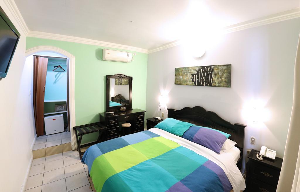 אלאג'ואלה Hotel Eskalima מראה חיצוני תמונה