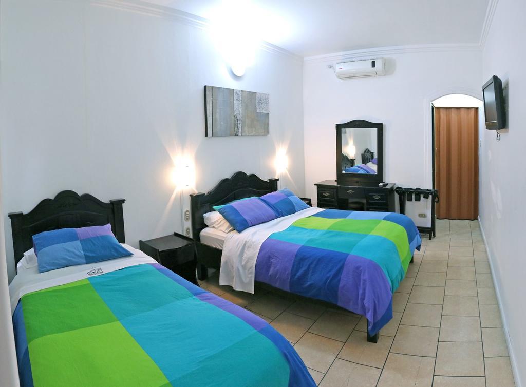 אלאג'ואלה Hotel Eskalima מראה חיצוני תמונה