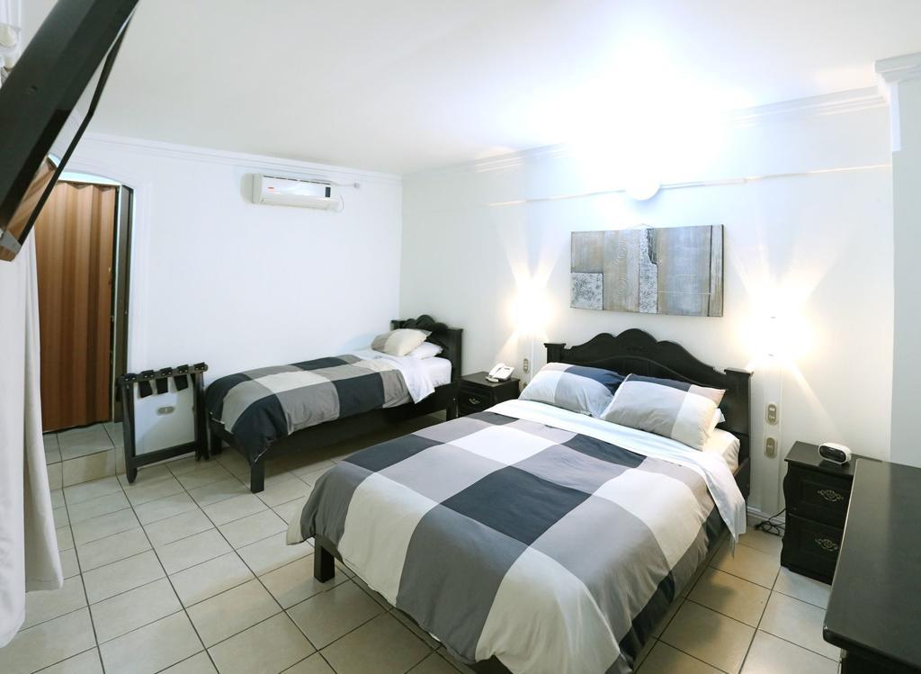 אלאג'ואלה Hotel Eskalima מראה חיצוני תמונה