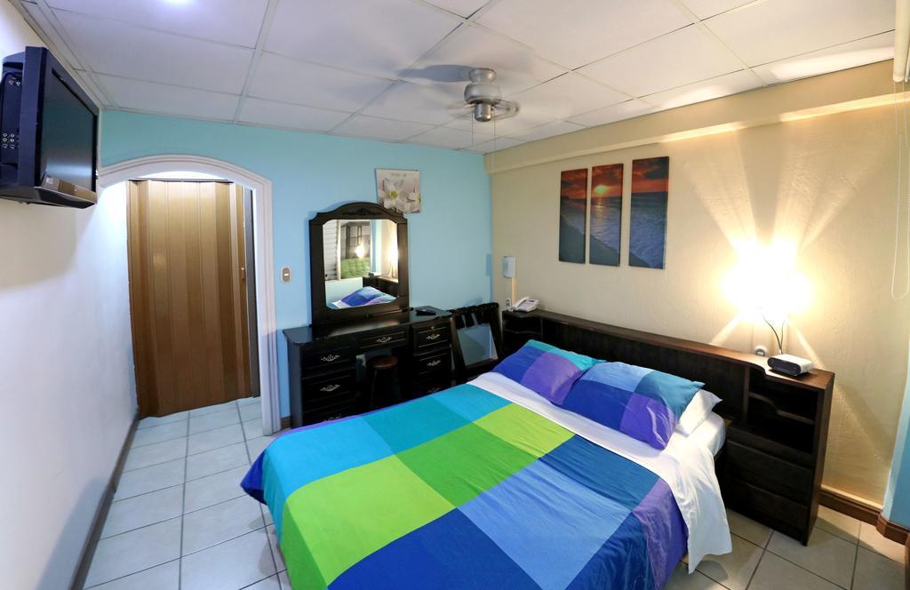 אלאג'ואלה Hotel Eskalima מראה חיצוני תמונה