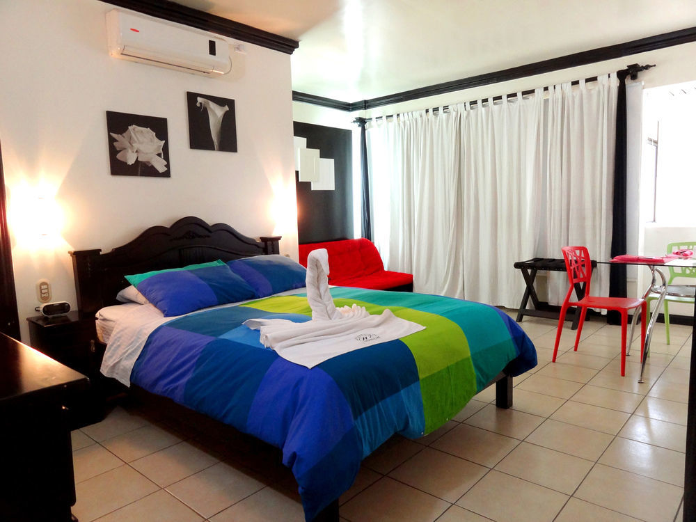 אלאג'ואלה Hotel Eskalima מראה חיצוני תמונה