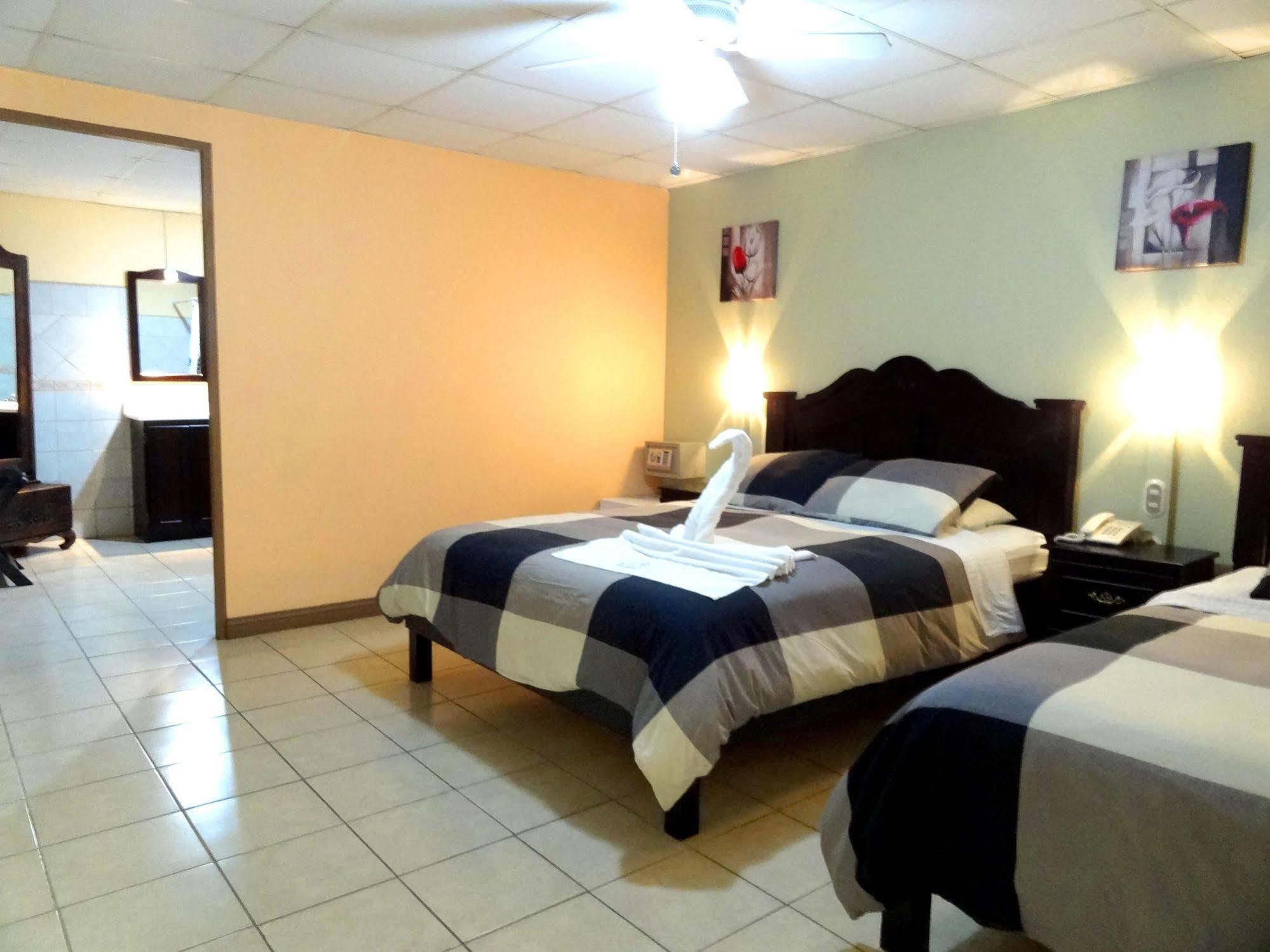 אלאג'ואלה Hotel Eskalima מראה חיצוני תמונה