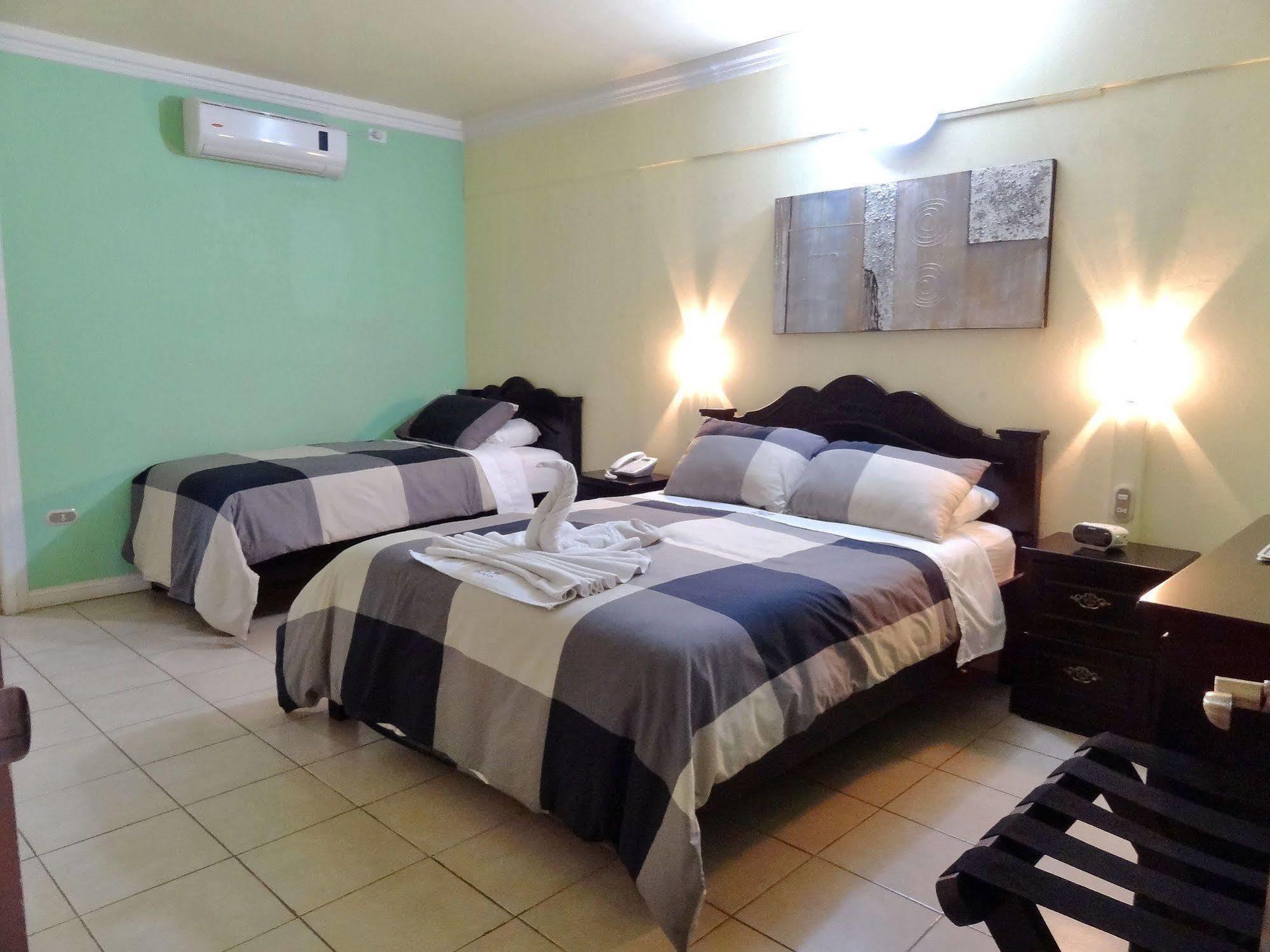 אלאג'ואלה Hotel Eskalima מראה חיצוני תמונה
