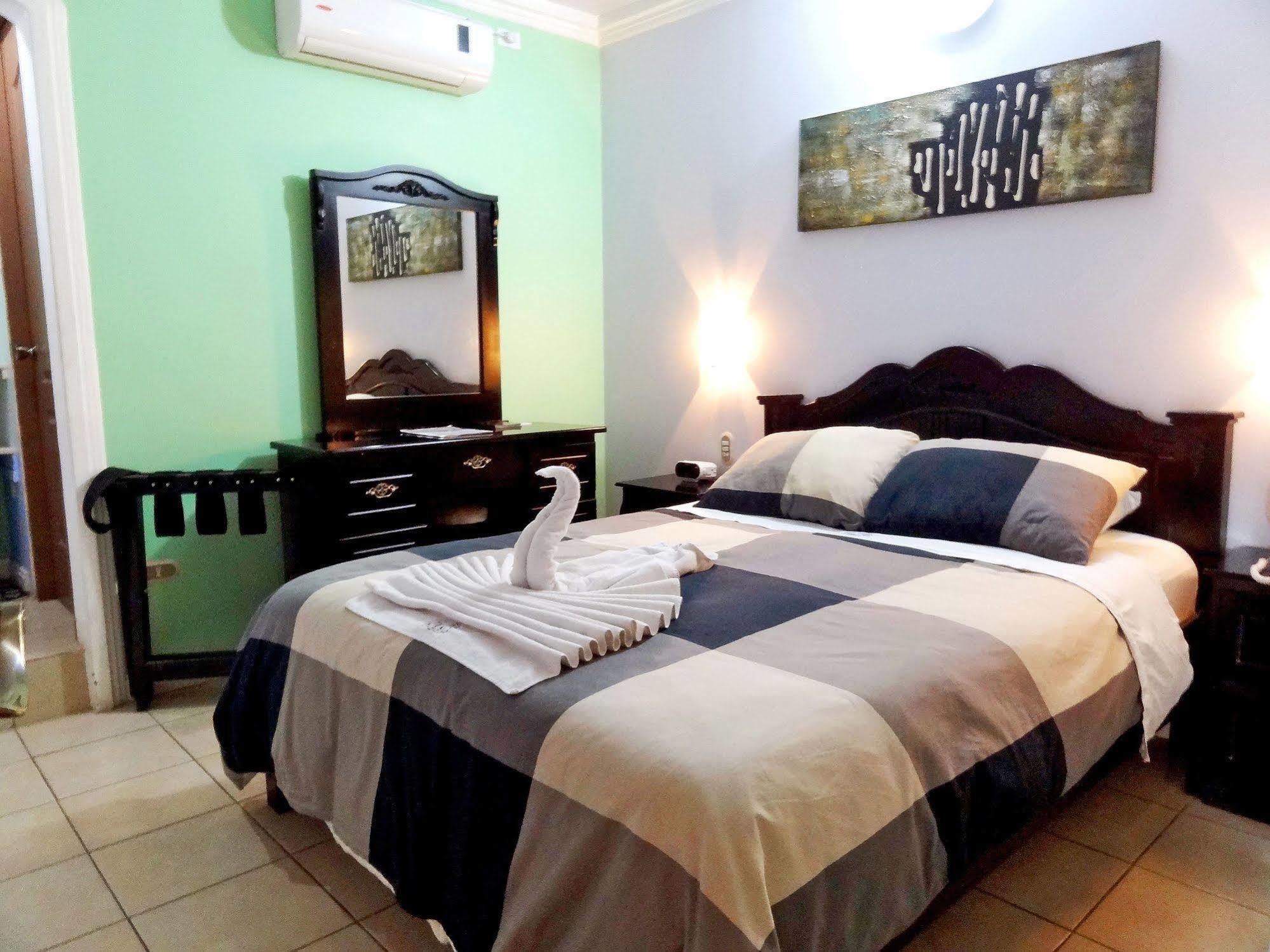 אלאג'ואלה Hotel Eskalima מראה חיצוני תמונה